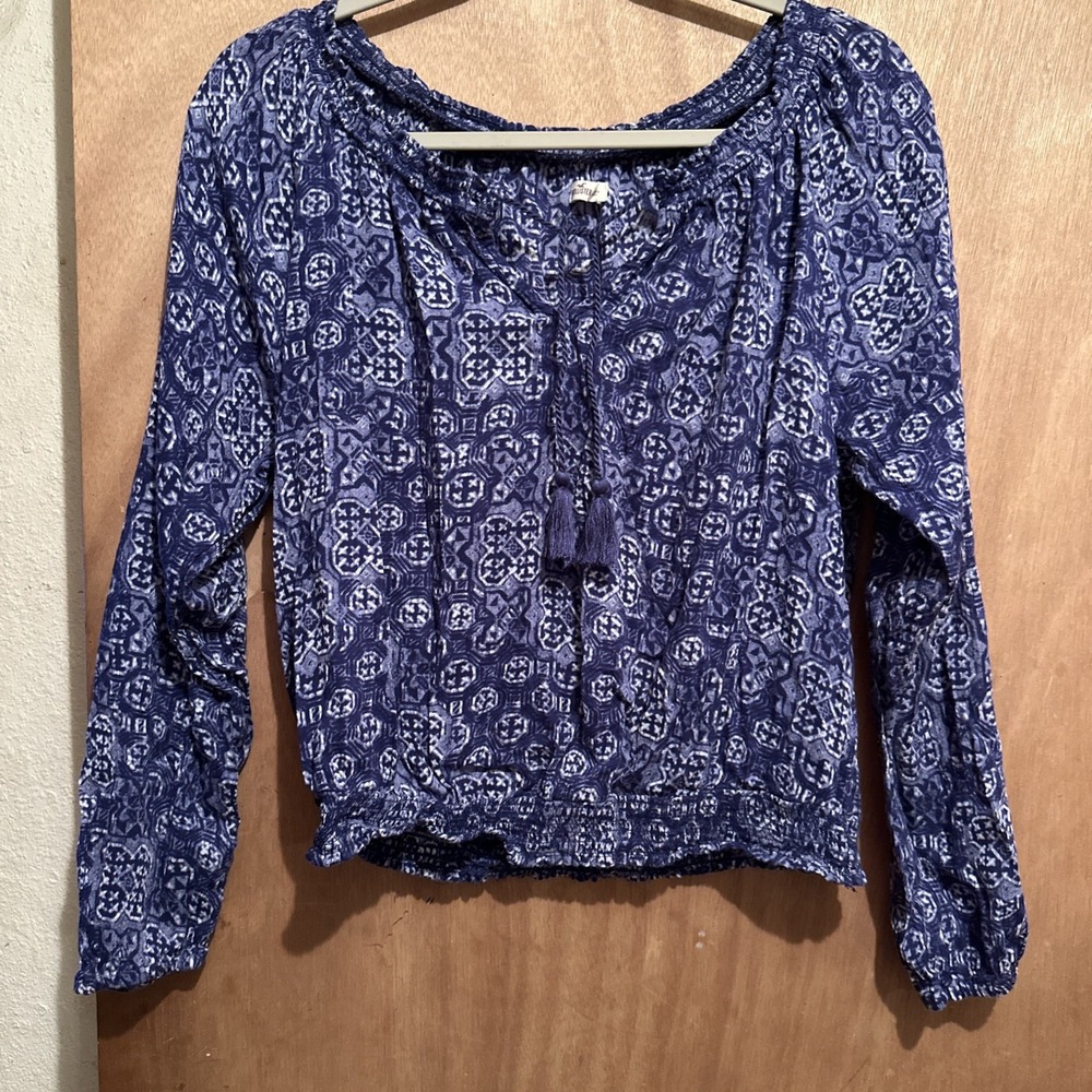 Hollister Blouse Medium Blue Geometric Tassel Keyhole Smocked Cropped Top